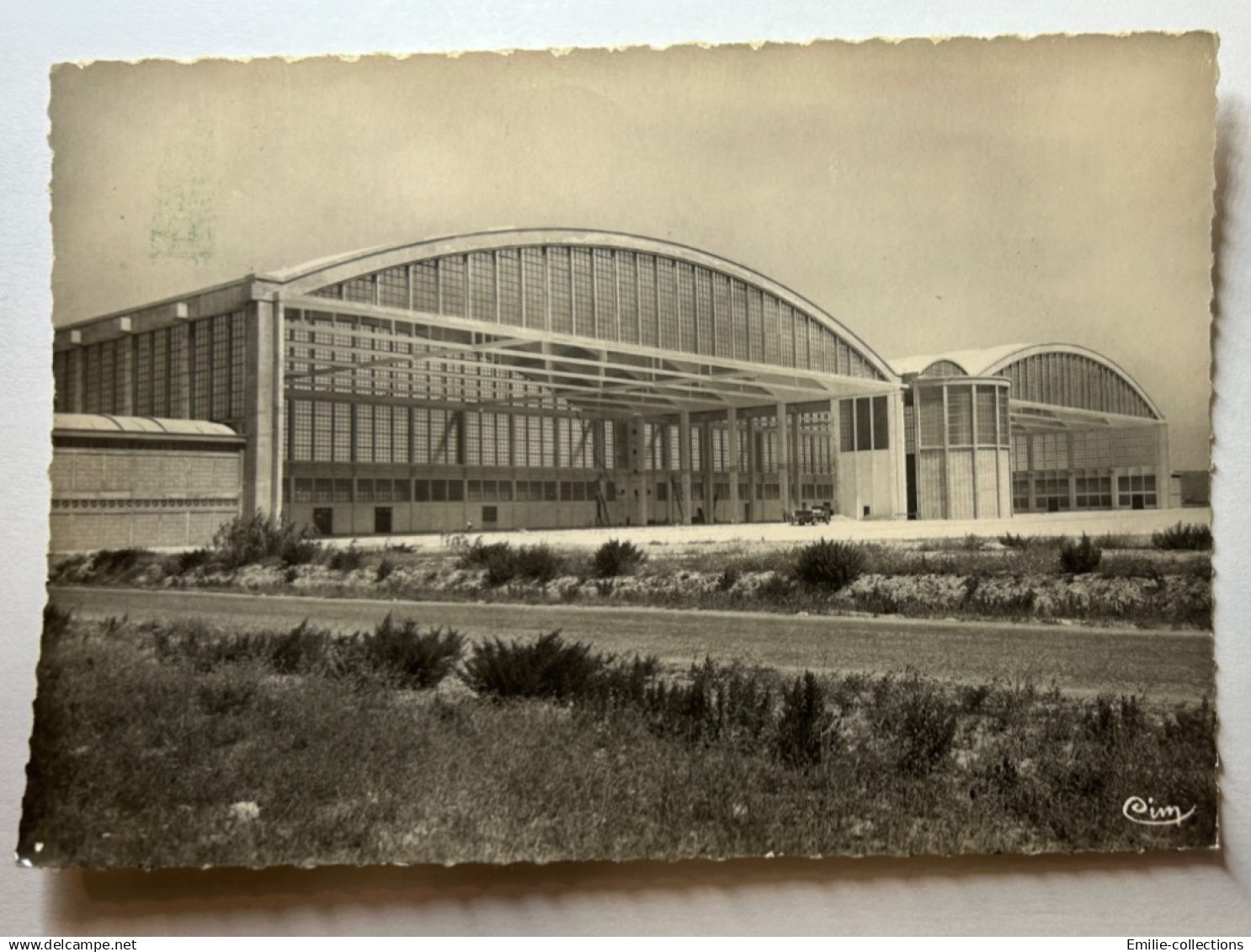 MARIGNANE (13) - CPSM GRAND FORMAT - AEROPORT DE MARIGNANE - HANGAR BOUSSIRON