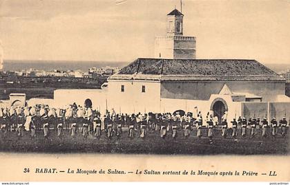 Maroc - RABAT - Le Sultan sortant de la Mosquée après la proère - La Garde Noire au garde à vous - Ed. Lévy L.L. 34