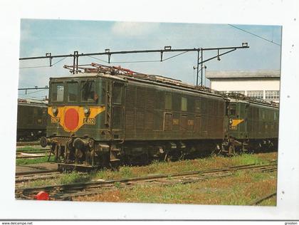 AU DEPOT DE CASABLANCA EN AVRIL 1978 LES CH DE FERS MAROCAINS (C F M PUIS ONCF) ONT POSSEDE 13 LOCOMOTIVES (84)