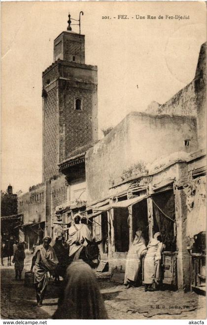 CPA AK MAROC FEZ - Une Rue de FEZ-DJEDID (219783)