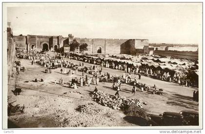 MAROC - MEKNES - Les souks ambulants Place el Edin