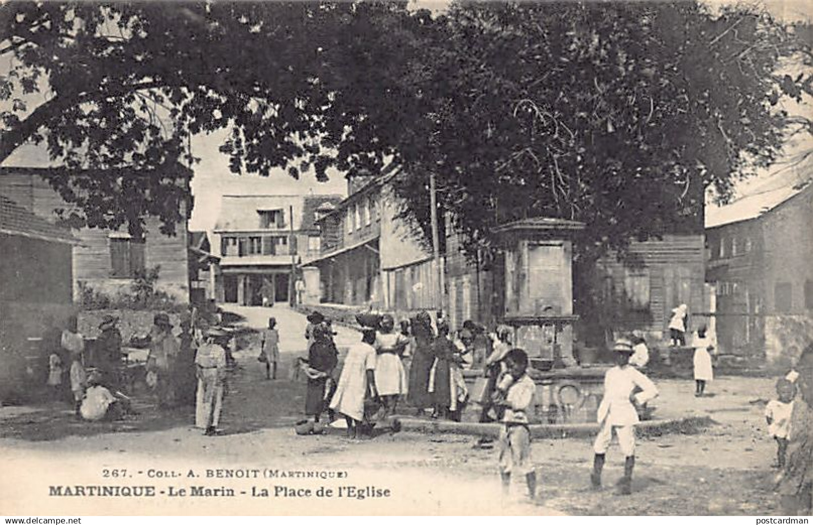 Martinique - LE MARIN - La place de l'église - Ed. A. Benoit 267