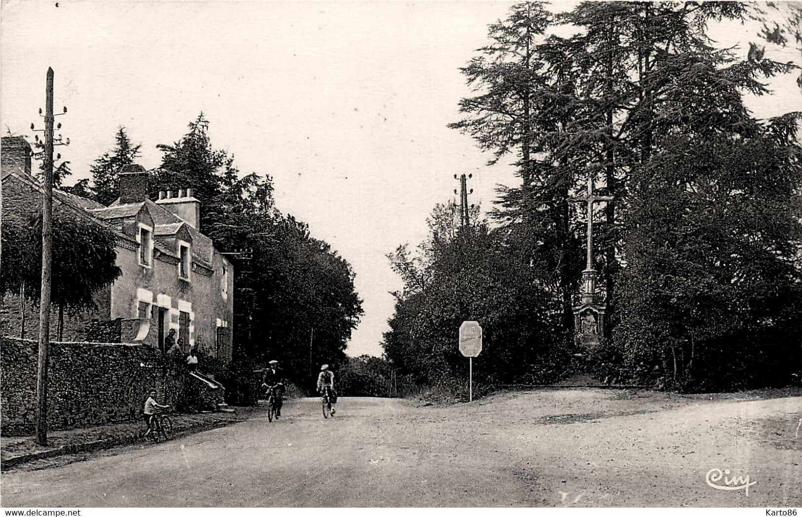 mauves sur loire * la rue de la mairie * le calvaire