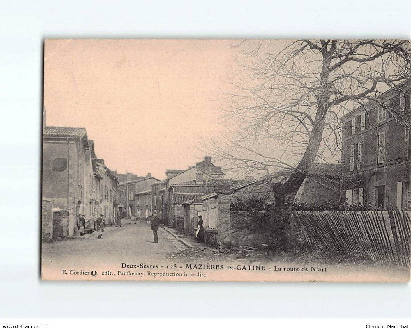 MAZIERES EN GATINE : La route de Niort - état