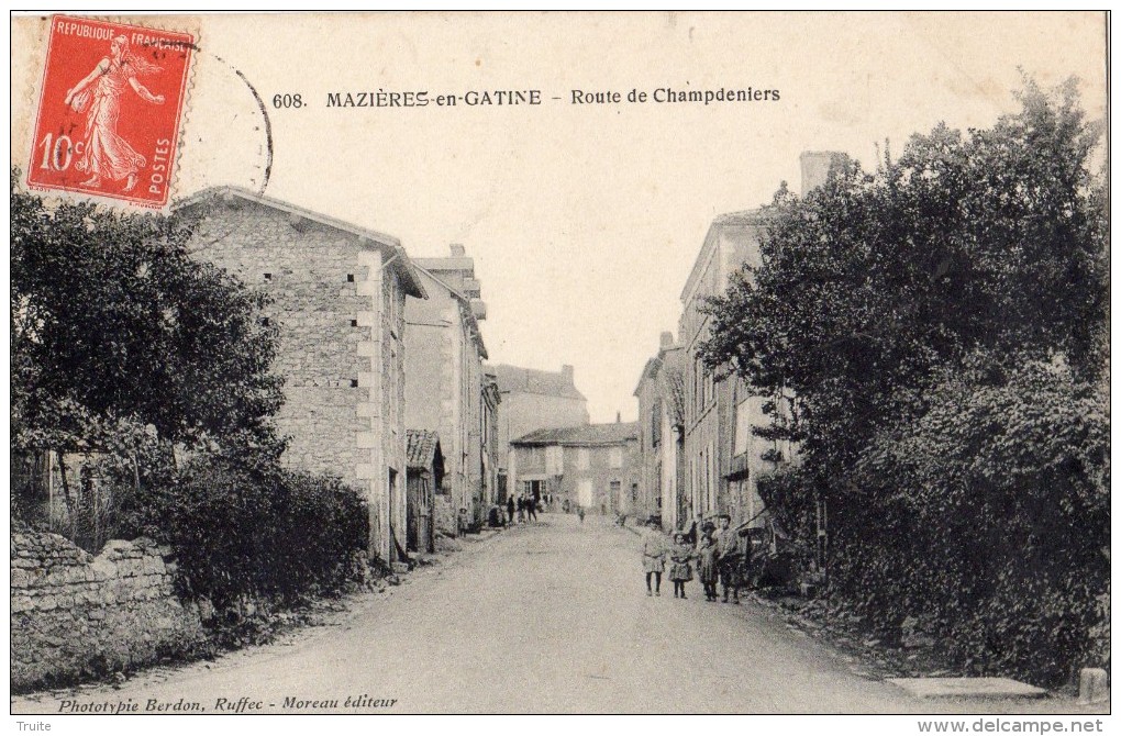 MAZIERES-EN-GATINE ROUTE DE CHAMPDENIERS ANIMEE