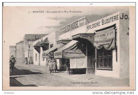 MEKNES 7 UNE PARTIE DE LA RUE ROUAMEZINE (MAGASINS "AU BON MARCHE ET HORLOGERIE BIJOUTERIE "A LA GERBE D´OR" G GIRAUD)