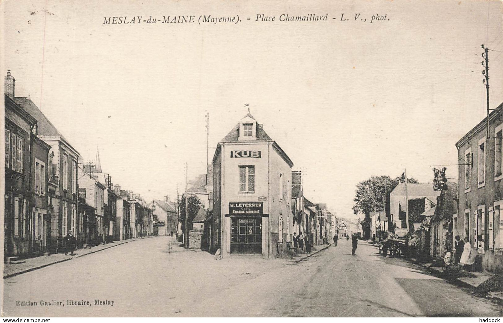 MESLAY DU MAINE - PLACE CHAMAILLARD