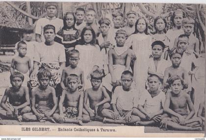 carte 1920 ILES GILBERT / ENFANTS CATHOLIQUES A TARAWA (beau plan de groupe)