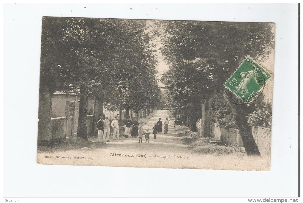 MIRADOUX (GERS) AVENUE DE LECTOURE (MILITAIRES ET ANIMATION) 1913