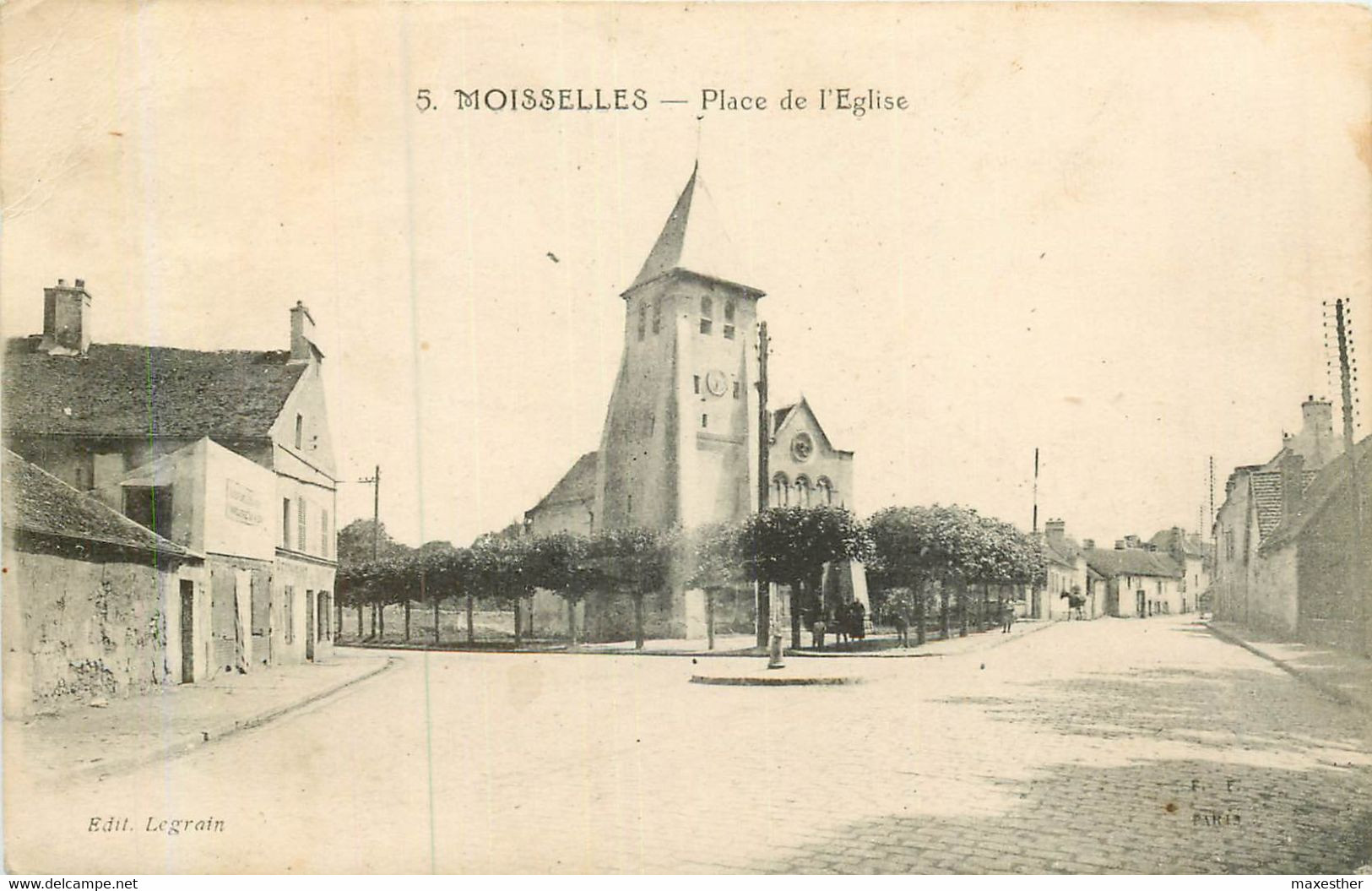 MOISSELLES place de l'église