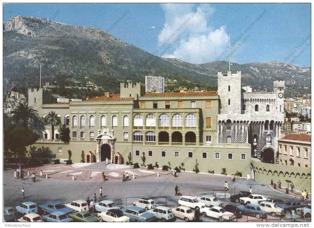 MONACO : la place du Palais et Palais Princier ( parking auto Renault Floride )