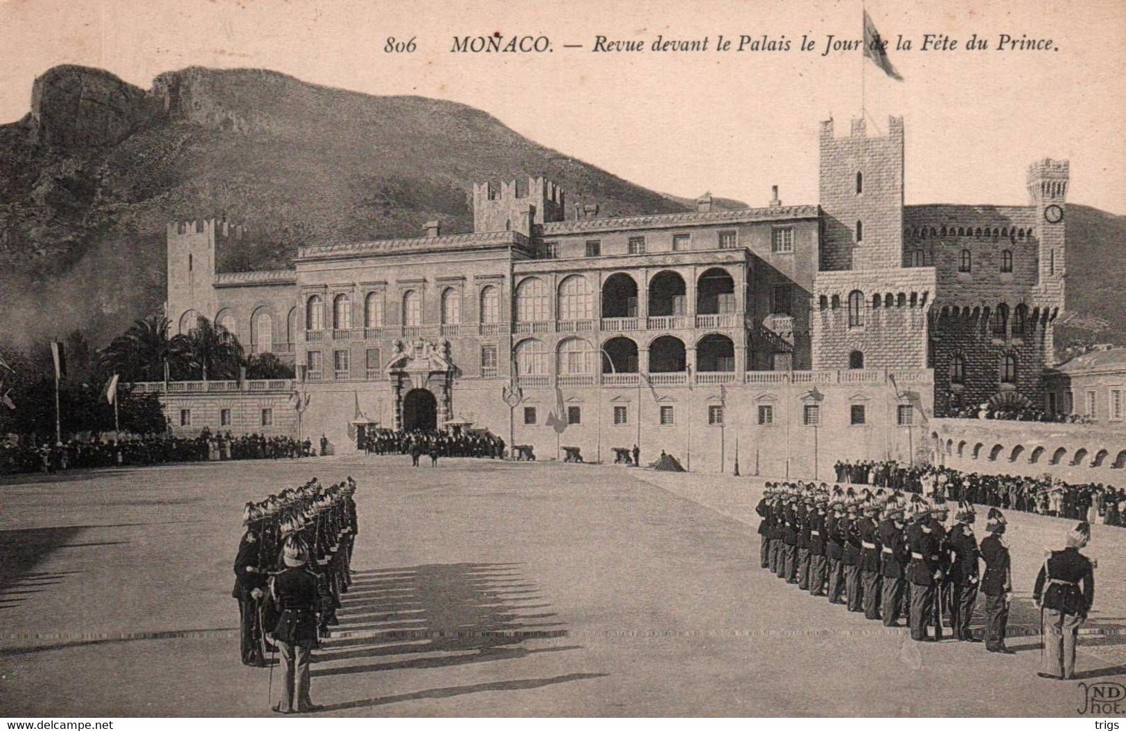 Monaco - Revue devant le Palais le Jour de la Fête du Prince