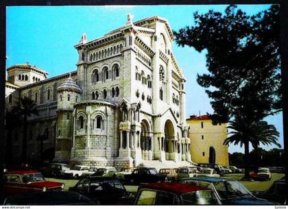 ►  MONACO , Automobiles à la Cathédrale