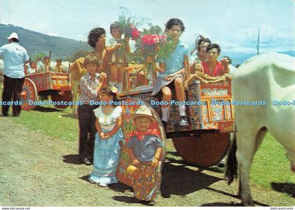 D093271 Costa Rica. Escazu. Ninos ataviados con trajes tipicos con motivo de una