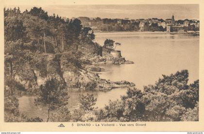 PC46144 Dinard. La Vicomte. Vue vers Dinard