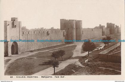 R011573 Aigues Mortes. Remparts. Face Sud