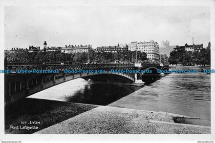 R058689 Lyon. Pont Lafayette. La Cigogne