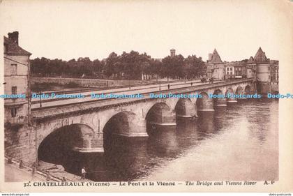 R200364 32 Chatellerault Vienne Le Pont et la Vienne The Bridge and Vienne River