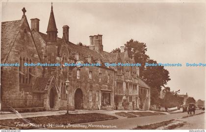 R320115 Tudor House and Schools Broadway Worcestershire Publisher Green Broadway