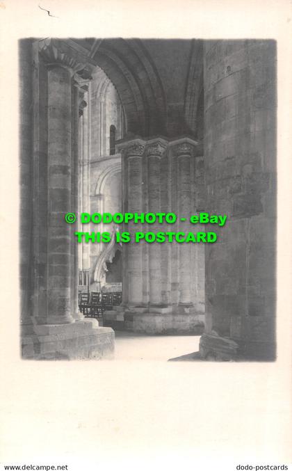 R495141 Unknown church arches. Postcard