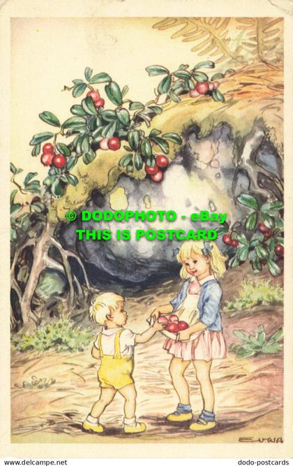 R557753 Girl and Boy with Apples. Postcard. 1959