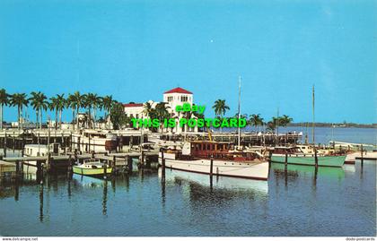 R577416 Colorful Memorial Pier. Bradenton. Florida. M. E. Russell. Curteichcolor