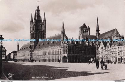 R698695 Les Halles d Ypres. Antony. Postcard