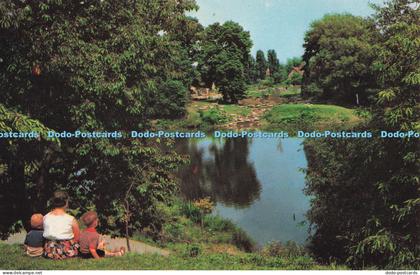 R706161 Swindon. Queens Park. Postcard