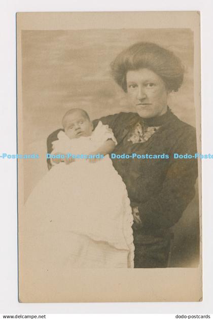 C009641 Woman and Child. Simons Photographic. Niagara Falls. N. Y. Niagara Falls