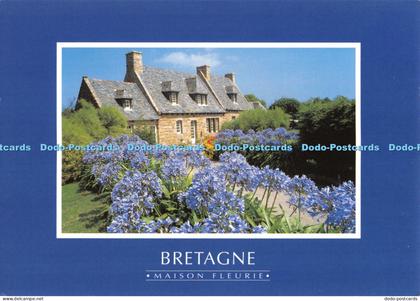 D008907 Bretagne. Maison Fleurie. Couleurs de Bretagne. House with agapanthus. J