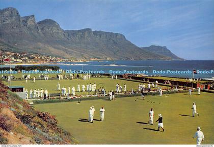 D015314 Camps Bay. Cape. The Glen Bowling Green in the foreground. Kampsbaai. Ka