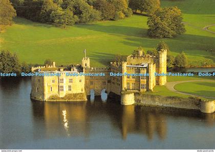 D028217 Leeds Castle. Aerial view. Leeds Castle Foundation. Near Maidstone. Kent