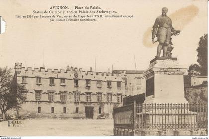 PC39141 Avignon. Place du Palais. Statue de Crillon et Ancien Palais des Archeve