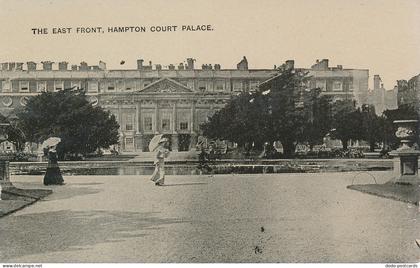 PC65899 The East Front. Hampton Court Palace. Auto Photo