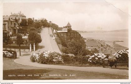 PC77014 Keats Green and the Lift. Shanklin. I. W. Dean. The Bay. RP. 1939