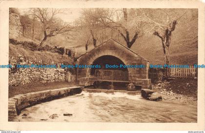 R149924 Le Trou de Bozouls. Source de l Alrance ou Fontaine de Bozouls