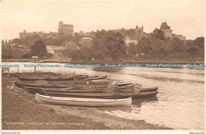 R465100 Windsor Castle and River Thames