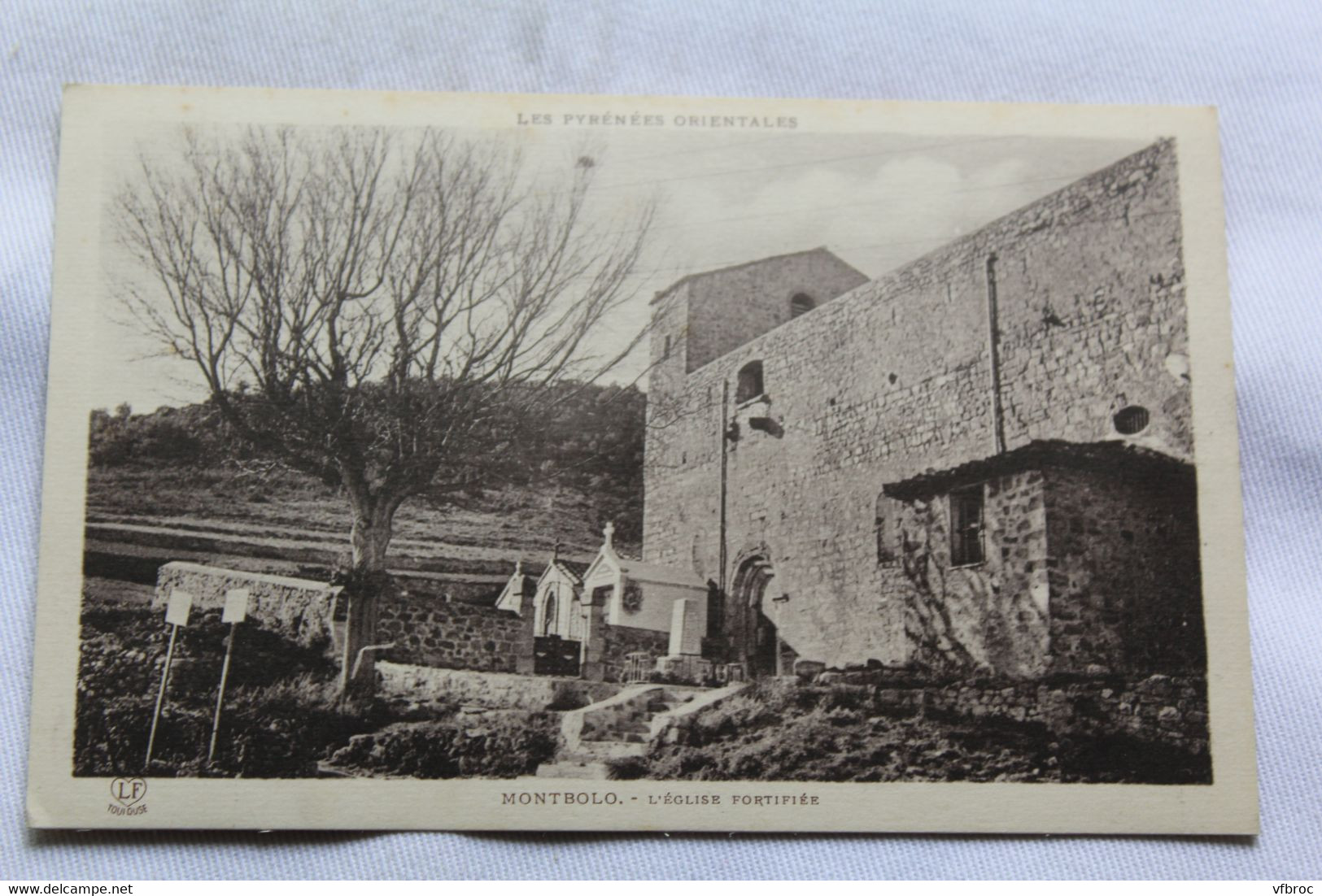 Montbolo, l'église fortifiée, Pyrénées orientales 66