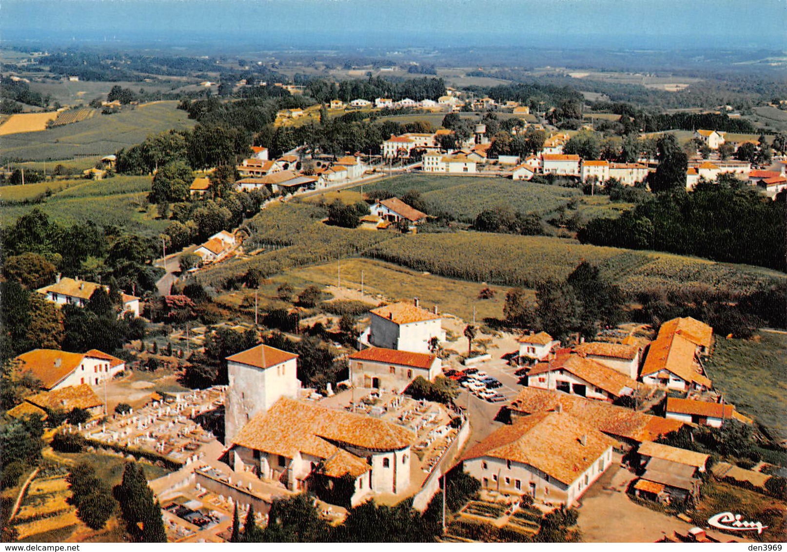 MONTFORT-en-CHALOSSE - Vue générale aérienne - Eglise