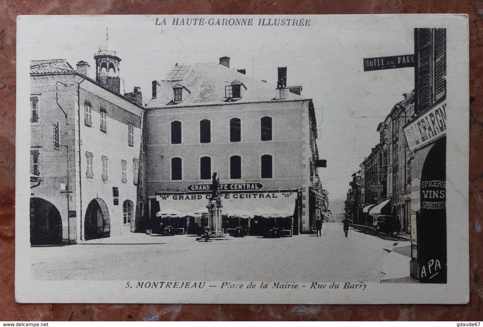 MONTREJEAU (31) - PLACE DE LA MAIRIE