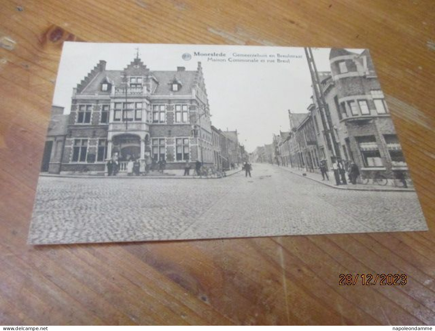 Moorslede, Gemeentehuis en Breulstraat