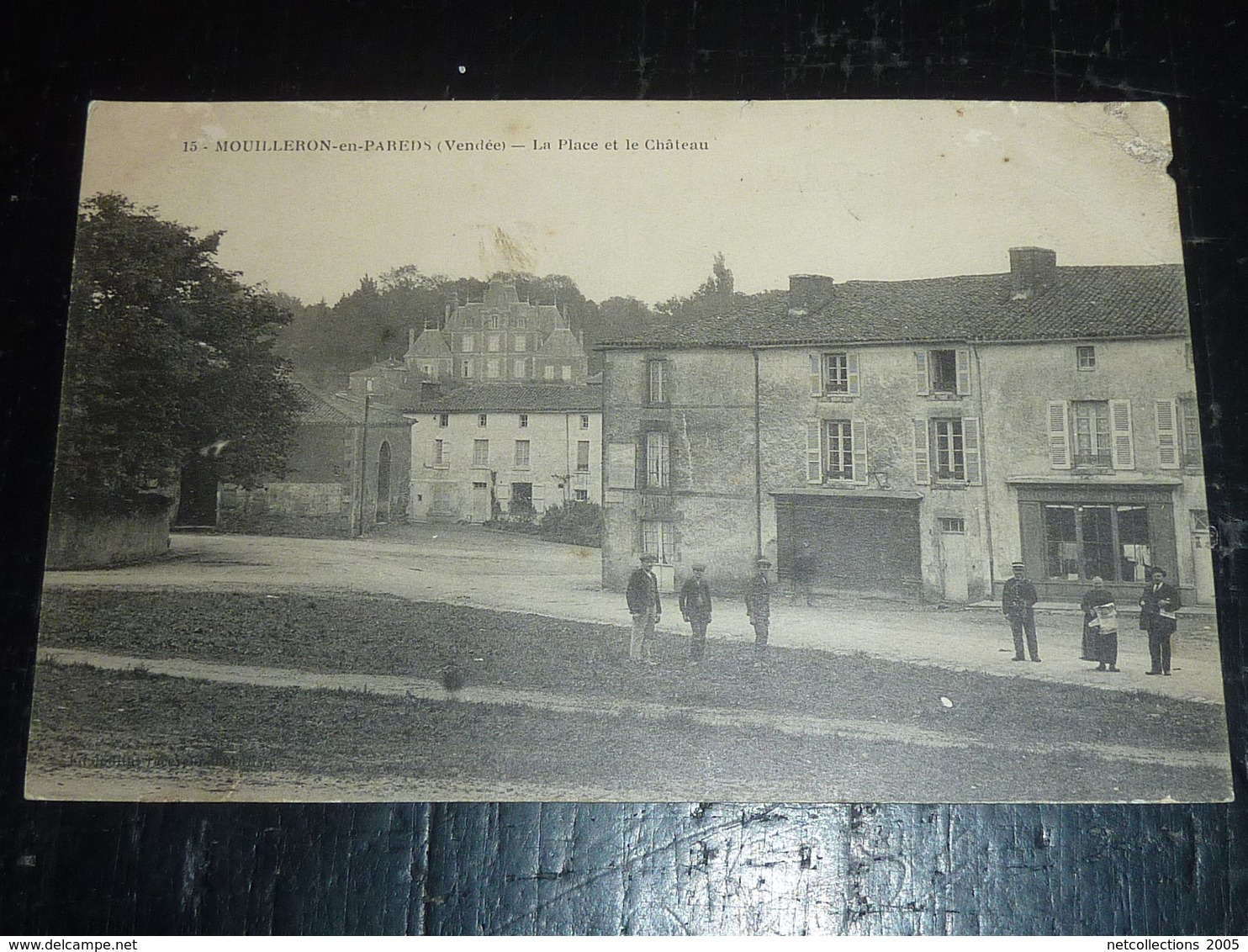 MOUILLERON-EN-PAREDS - LA PLACE ET LE CHATEAU - 85 VENDEE (Z)