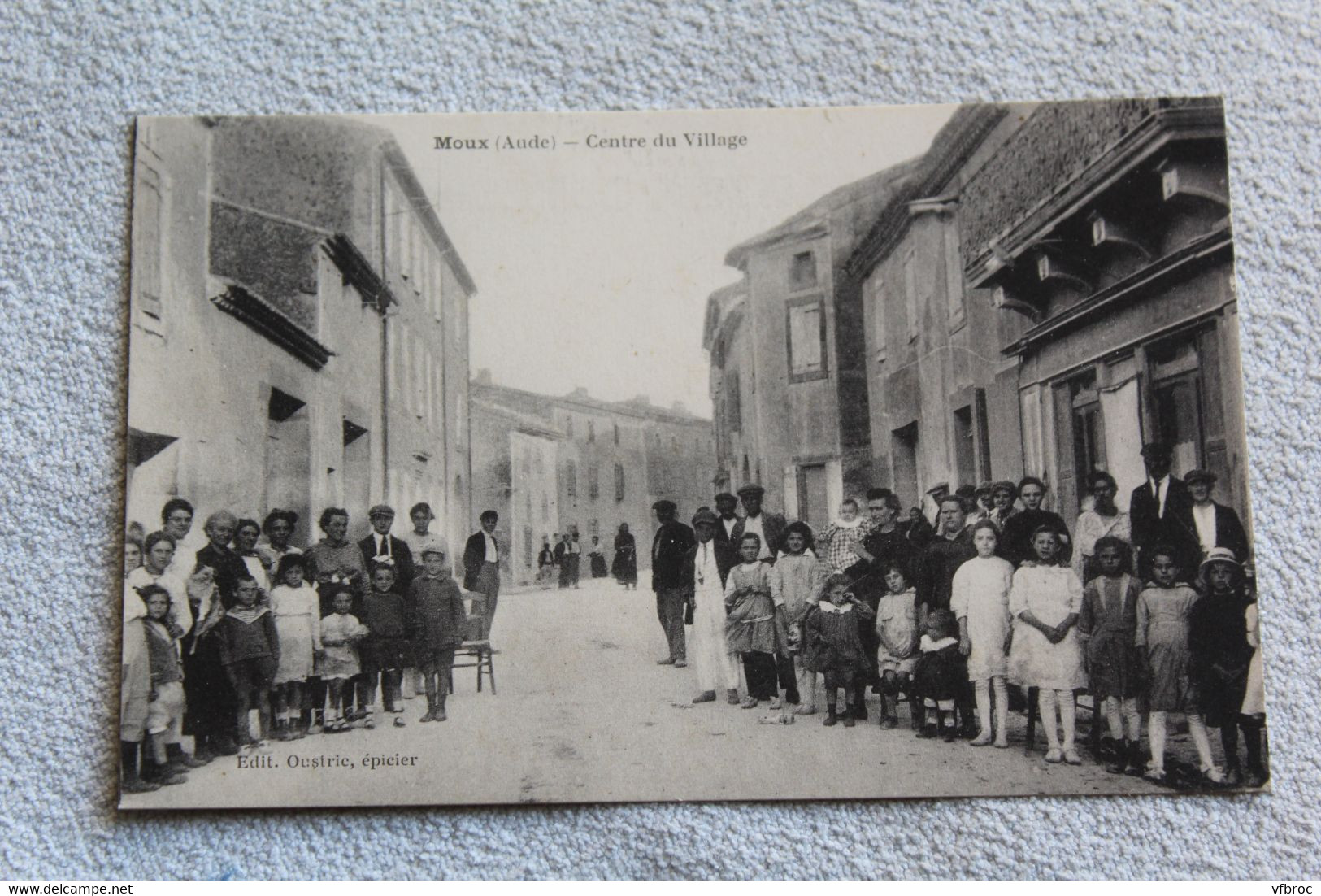 Moux, centre du village, Aude 11