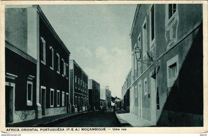 PC CPA MOZAMBIQUE / PORTUGAL, UMA RUA, VINTAGE POSTCARD (b13412)