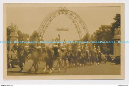 C007977 Unknown Place. Horses. Horse Guards. Cars. Vehicles. Transports