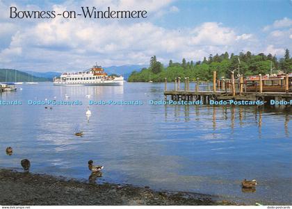 D015360 Bowness on Windermere. Steamer At Bowness On Windermere. Lake District.