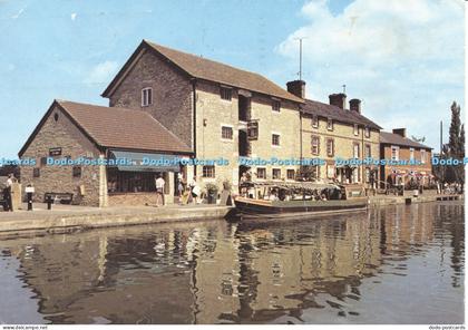 D026538 Waterways Museum. Stoke Bruerne. 1986. Northamptonshire. River. Beric Te