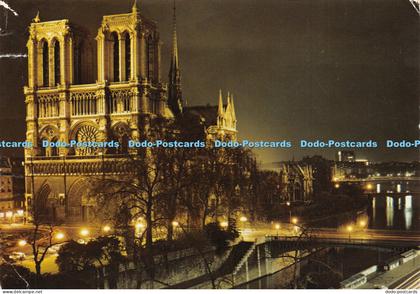 D027534 Paris. La nuit. La Cathedrale Notre Dame de Paris illuminee. Lyna Paris.