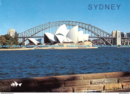 D089785 Sydney. The Sydney Opera House. Suzie Thomas. Suzie Bartel. Tom O Flynn