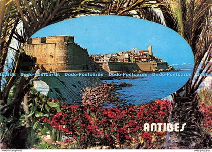 D146650 Antibes. Au Soleil de la Cote dAzur. 06. Antibes. Les remparts et la Vie